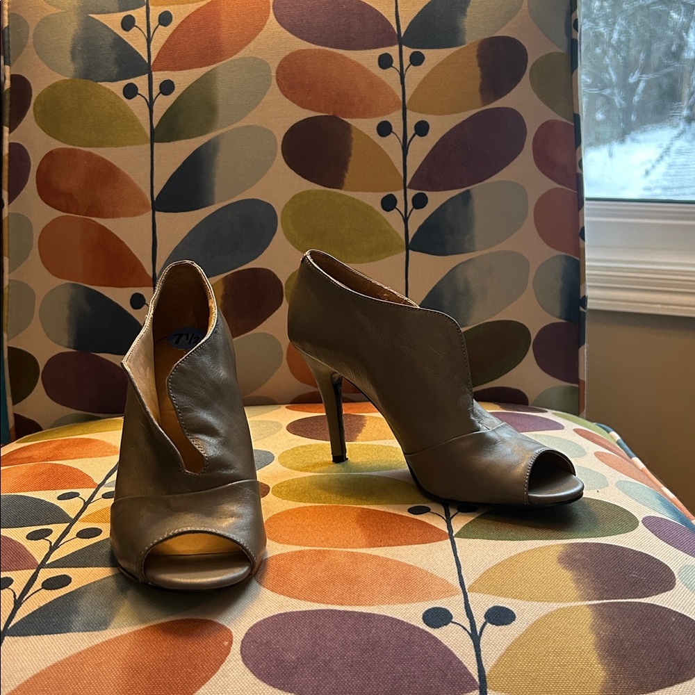 Elegant Tan Peep-Toe Heels
